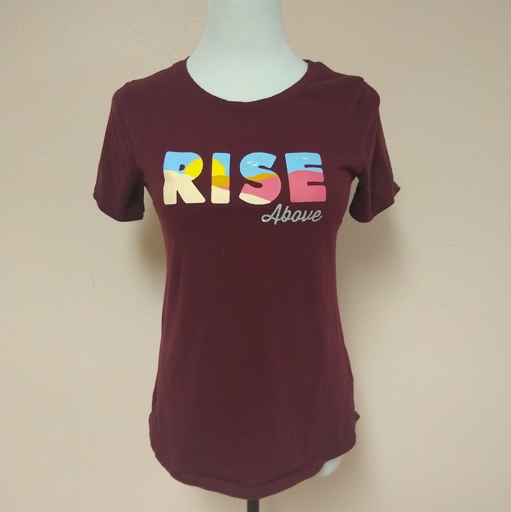 Old Navy maroon graphic tee